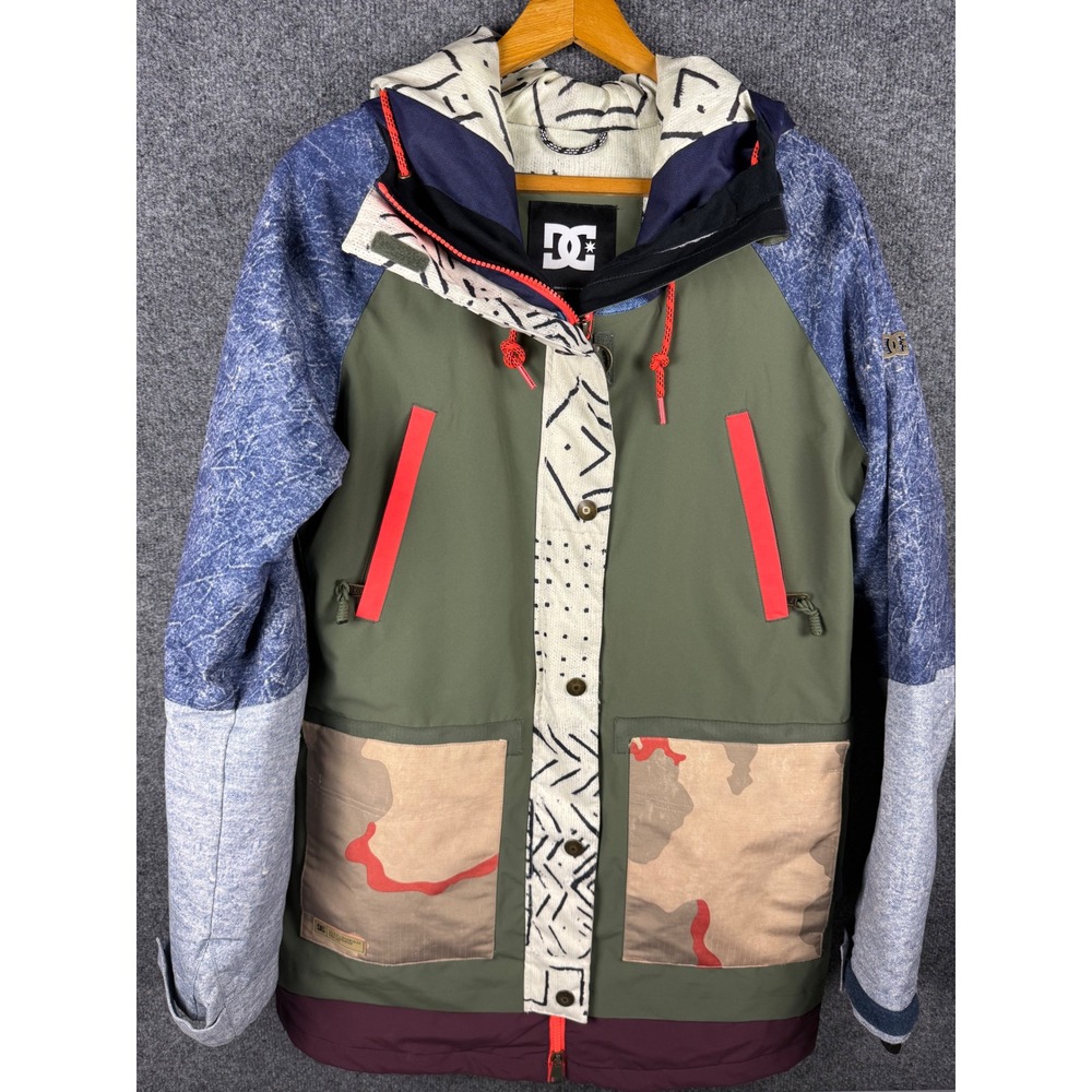 DC Shoes Type N.07 Snowboard Jacket Mens Medium 10K Waterproof Colorblock Camo